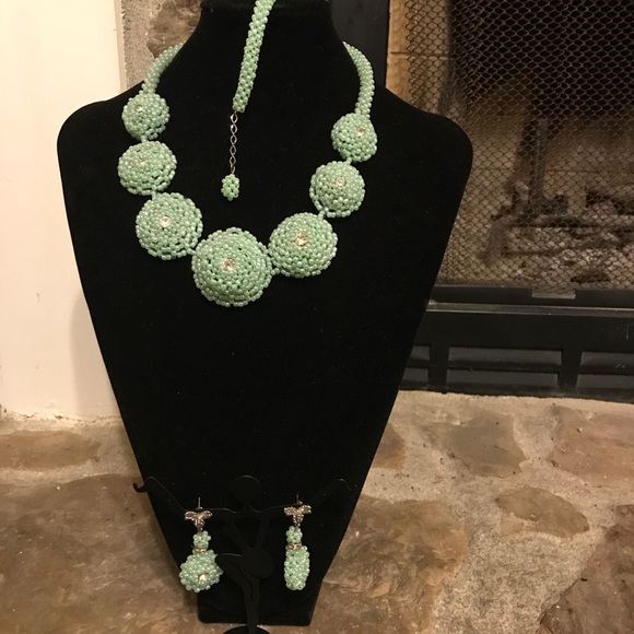 Meticulously handcrafted jewelry set - Picture 1 of 8